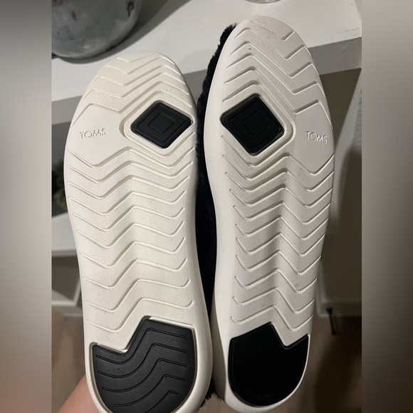 Alpargata Mallow Mule Fluff Black
Faux Fur Slipper TOMS - Picture 2 of 5